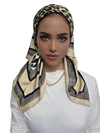 מטפחת מרלן מרובעת בצבע בז' עדין עם הדפס חיות אופנתי
