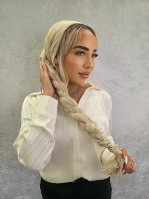 מטפחת אליאן בצבע קרם יציבה ואטומה עם נגיעות פייטים