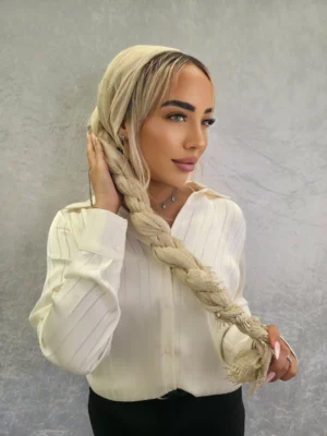 מטפחת אליאן בצבע קרם יציבה ואטומה עם נגיעות פייטים