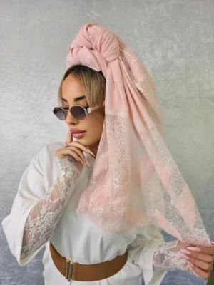 מטפחת עטרת ורוד בייבי עדינה עם עיטורי פייטים ורקמת תחרה