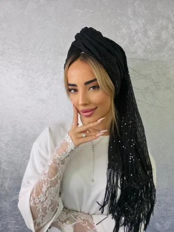 מטפחת ערב אלונה שחורה עם שילוב בדים ועיטורי תחרה קלאסיים