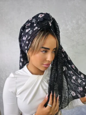 מטפחת לונג מורן שחורה חגיגית עם עיטורי תחרה ופייטים נוצצים