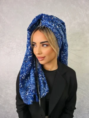 מטפחת ערב בתיה בכחול אלגנטי עם עיטורי לורקס כסף