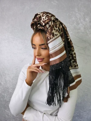 מטפחת דקלה חומה משולבת בדים עם טאסלים ופרנזים