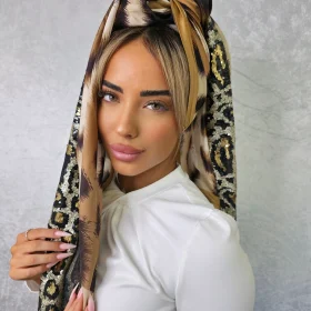 מטפחת ערבה חומה עם עיטורי תחרה ופייטים