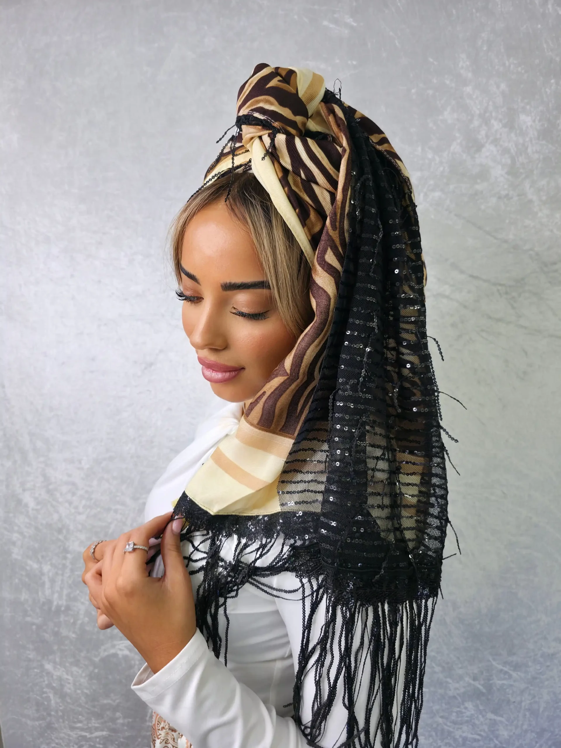 headscarf-female-cream-20004590-18 מטפחת דקלה קרם חגיגית ואוורירית במראה יוקרתי