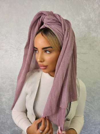 מטפחת קורל ורוד עתיק מבד נושם וקליל בטקסטורה גלית