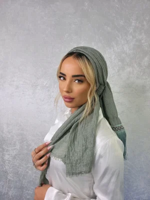 מטפחת ערב טופז ירוק מרווה עם שוליים מעוצבים