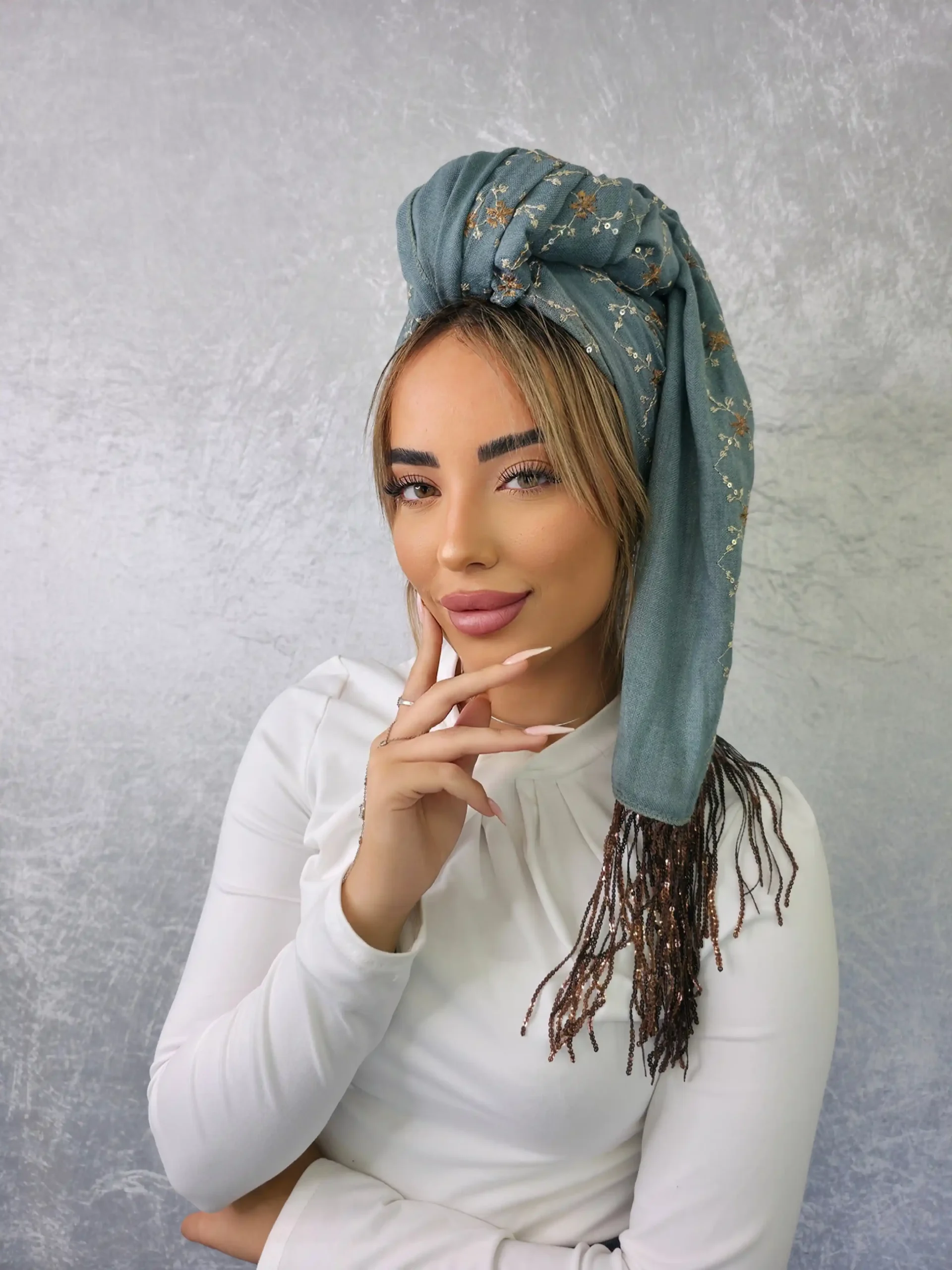 מטפחת לונג עופרי בצבע טורקיז עם רקמה יוקרתית