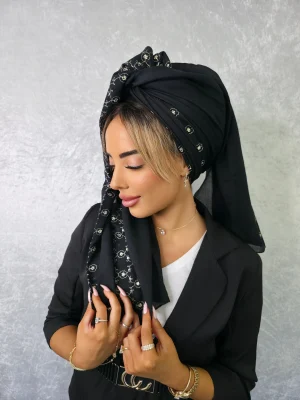 מטפחת נרקיס שחורה קלאסית עם רקמת פרחים עדינה לאירועים