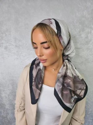 מטפחת שובל בצבע שחור משי פרחונית קלאסית
