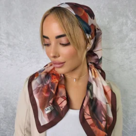 מטפחת שובל בצבע חום משי פרחונית בגימור חצי מבריק