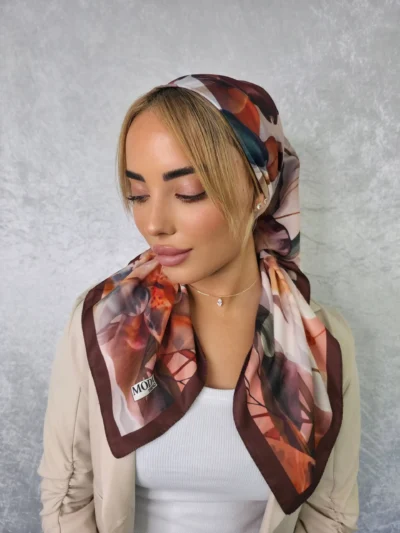 מטפחת שובל בצבע חום משי פרחונית בגימור חצי מבריק
