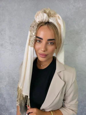 מטפחת נויה חגיגית בצבע קרם עם גימור חצי מבריק