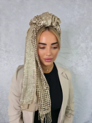 מטפחת לונג חגיגית דגם אביה בצבע זהב בהיר עם גימור מבריק
