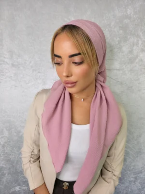 מטפחת שיר מרובעת בגוון ורוד רומנטי ועדין