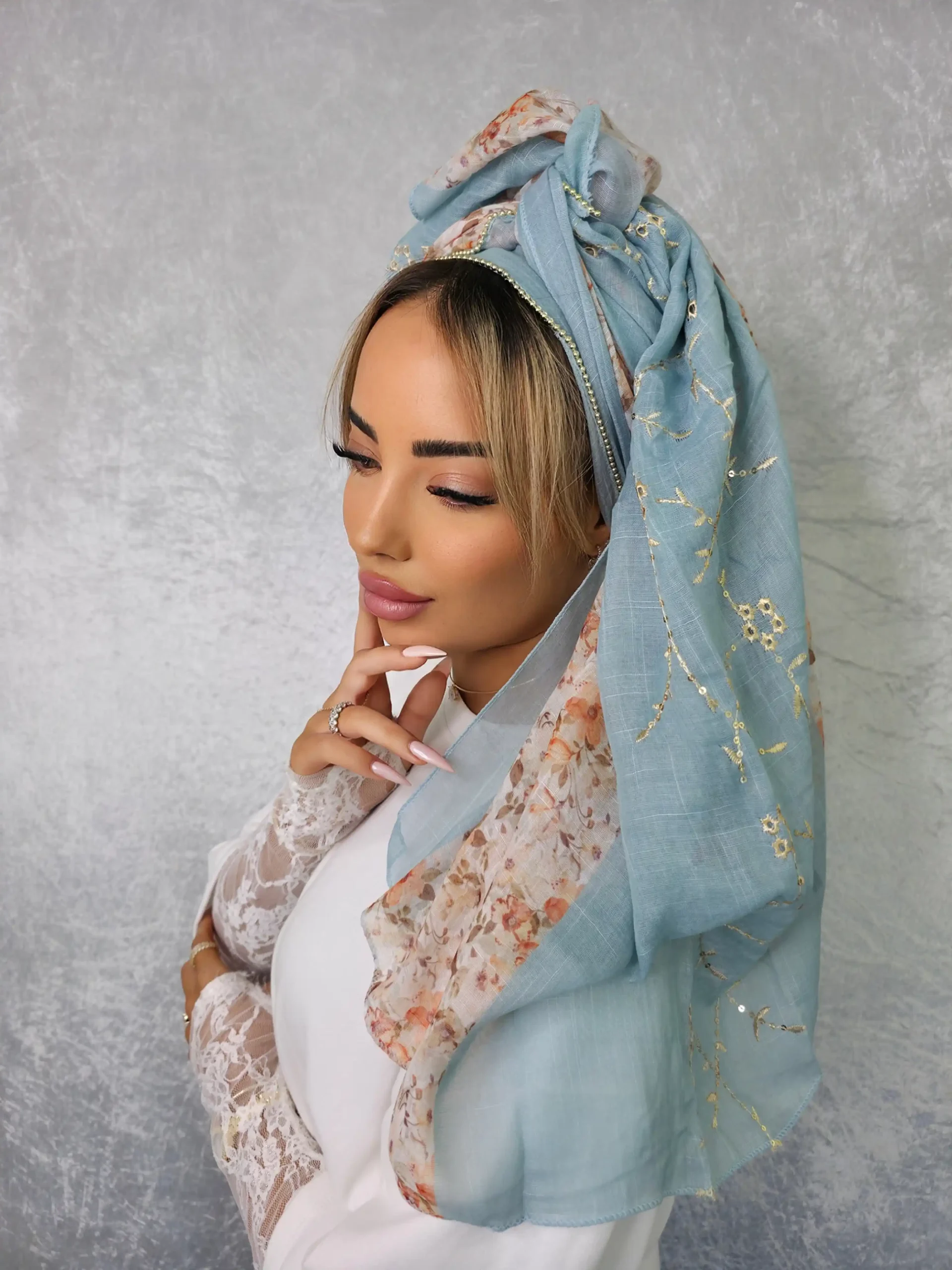 headscarf-female-turquoise-20004392-4 מטפחת מוראל בגוון טורקיז חגיגי עם חרוזים ושוליים מעוצבים